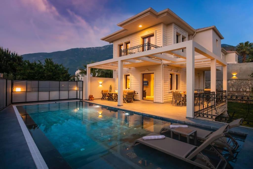 Havuzlu Korunakli Jakuzili Villa Fethiye Exteriör bild