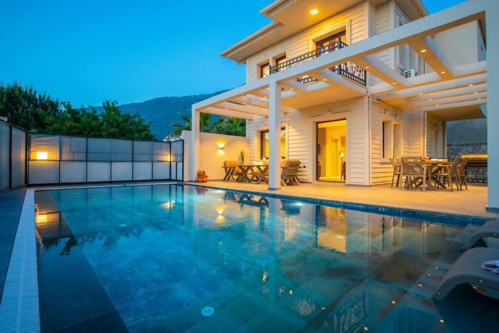 Havuzlu Korunakli Jakuzili Villa Fethiye Exteriör bild