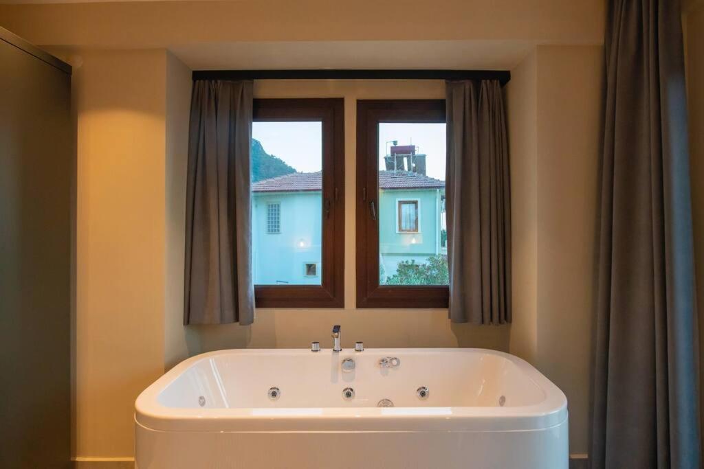 Havuzlu Korunakli Jakuzili Villa Fethiye Exteriör bild