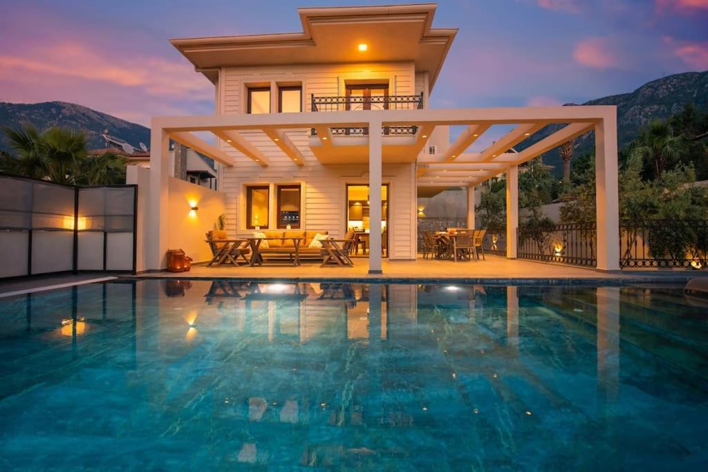 Havuzlu Korunakli Jakuzili Villa Fethiye Exteriör bild