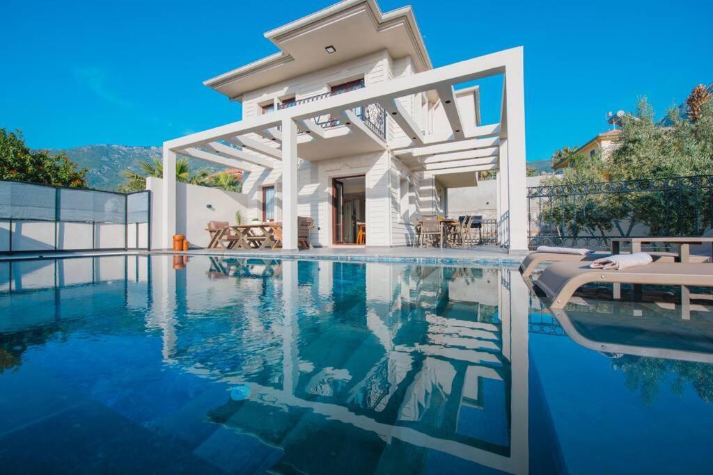 Havuzlu Korunakli Jakuzili Villa Fethiye Exteriör bild