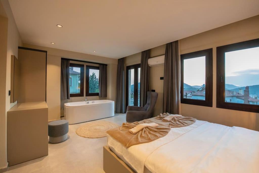 Havuzlu Korunakli Jakuzili Villa Fethiye Exteriör bild