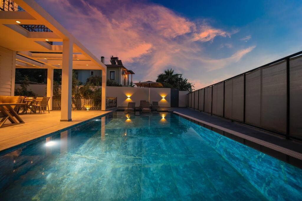 Havuzlu Korunakli Jakuzili Villa Fethiye Exteriör bild